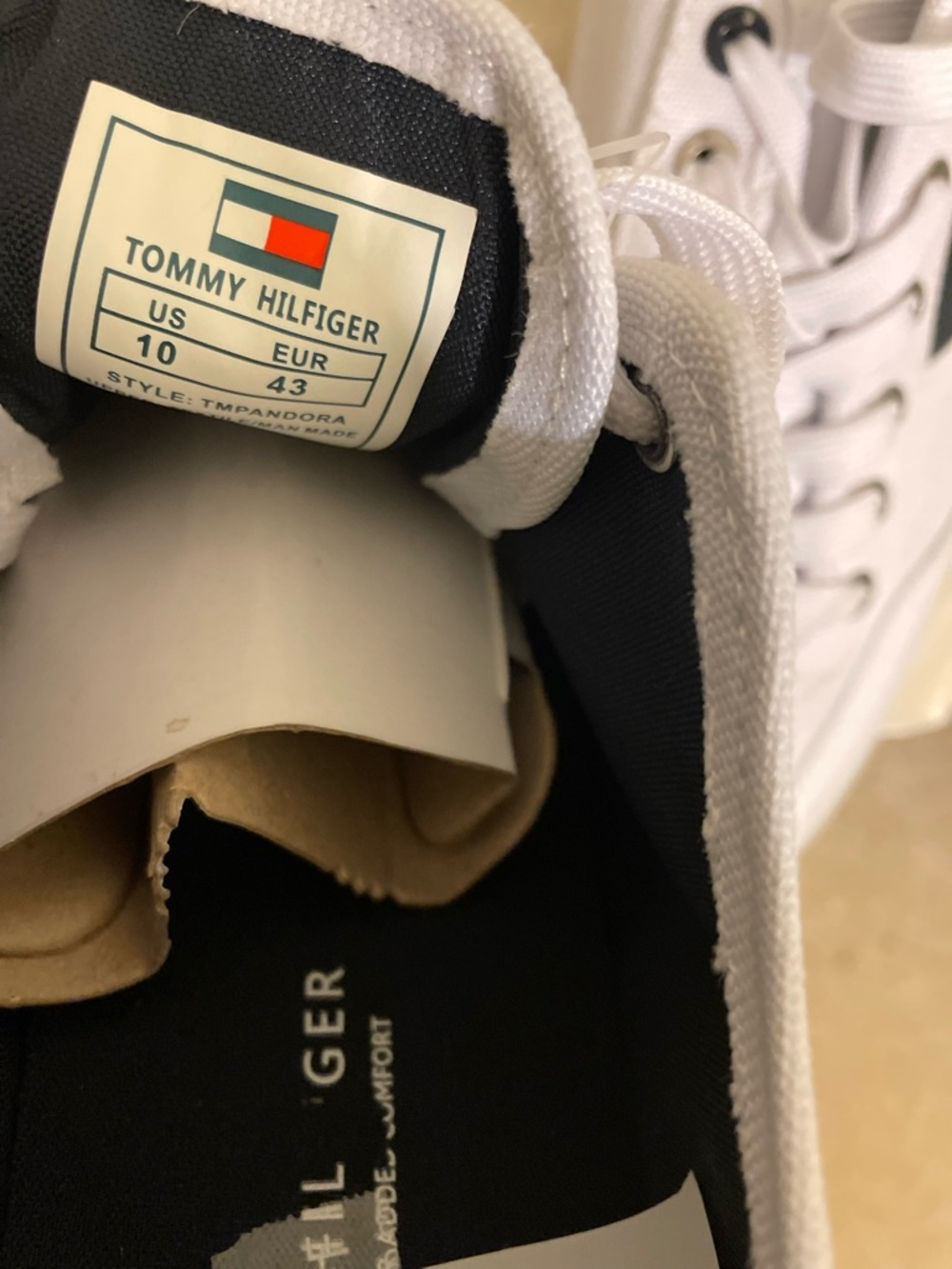 Tommy Hilfiger White and Navy Low-Top Men’s Sneaker Size 10 w-Spot - Picture 6 of 13